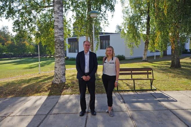 Kaupunginjohtaja Vesa Koivunen ja Nelimarkka-museon museolehtori Elina Alkio vierailivat elokuussa Japanissa edustamassa Alajärveä. KUVA: TEEMU NIEMELÄ