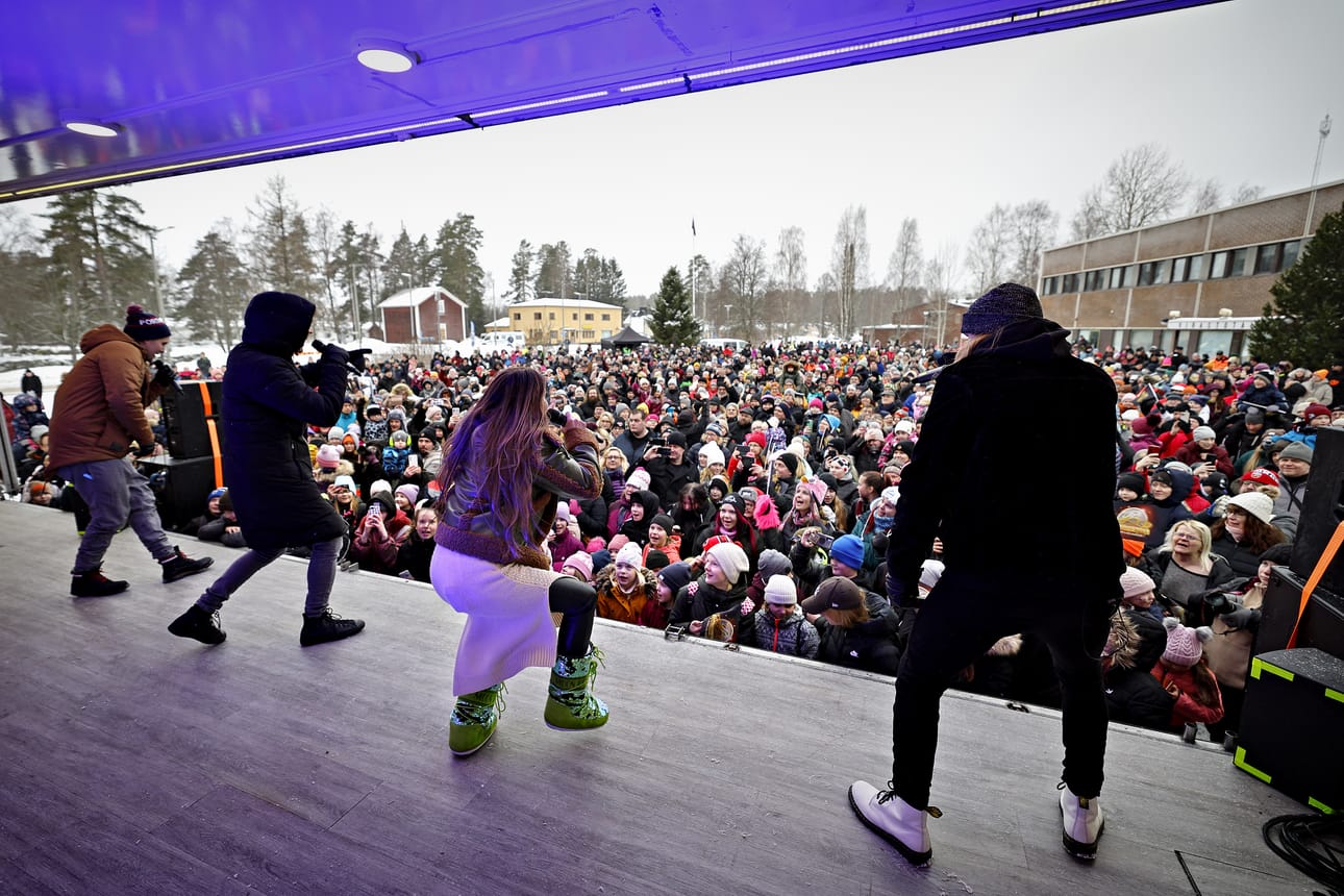 Portion Boysin ilmaiskonsertti keräsi monenikäistä yleisöä.