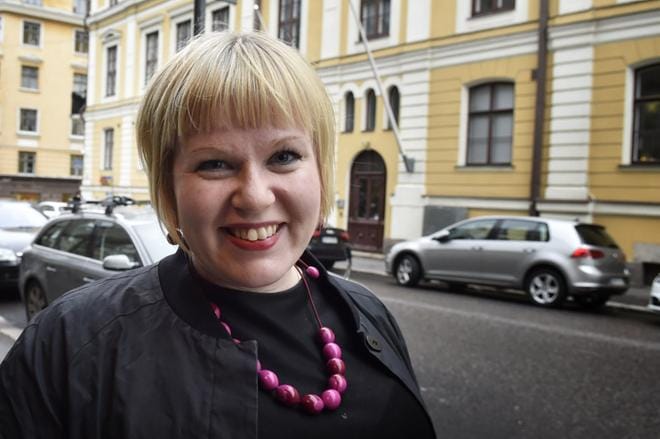Perhe- ja peruspalveluministeri Annika Saarikon mielestä perhevapaatukia ei ehditä uudistaa enää tällä hallituskaudella. KUVAT: Kimmo Penttinen