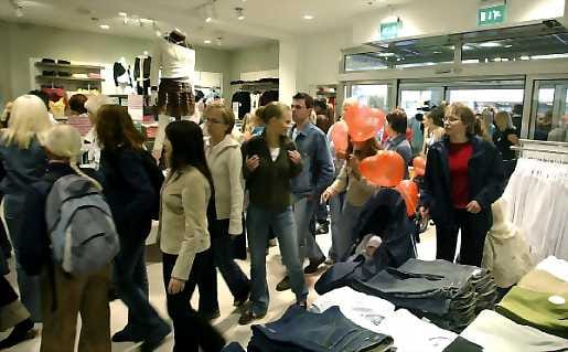 Suomalaisten kauppaketjujen tulisi omaksua parhaiden globaalien ostokoneistojen kuten H&M:n toimintatapoja.