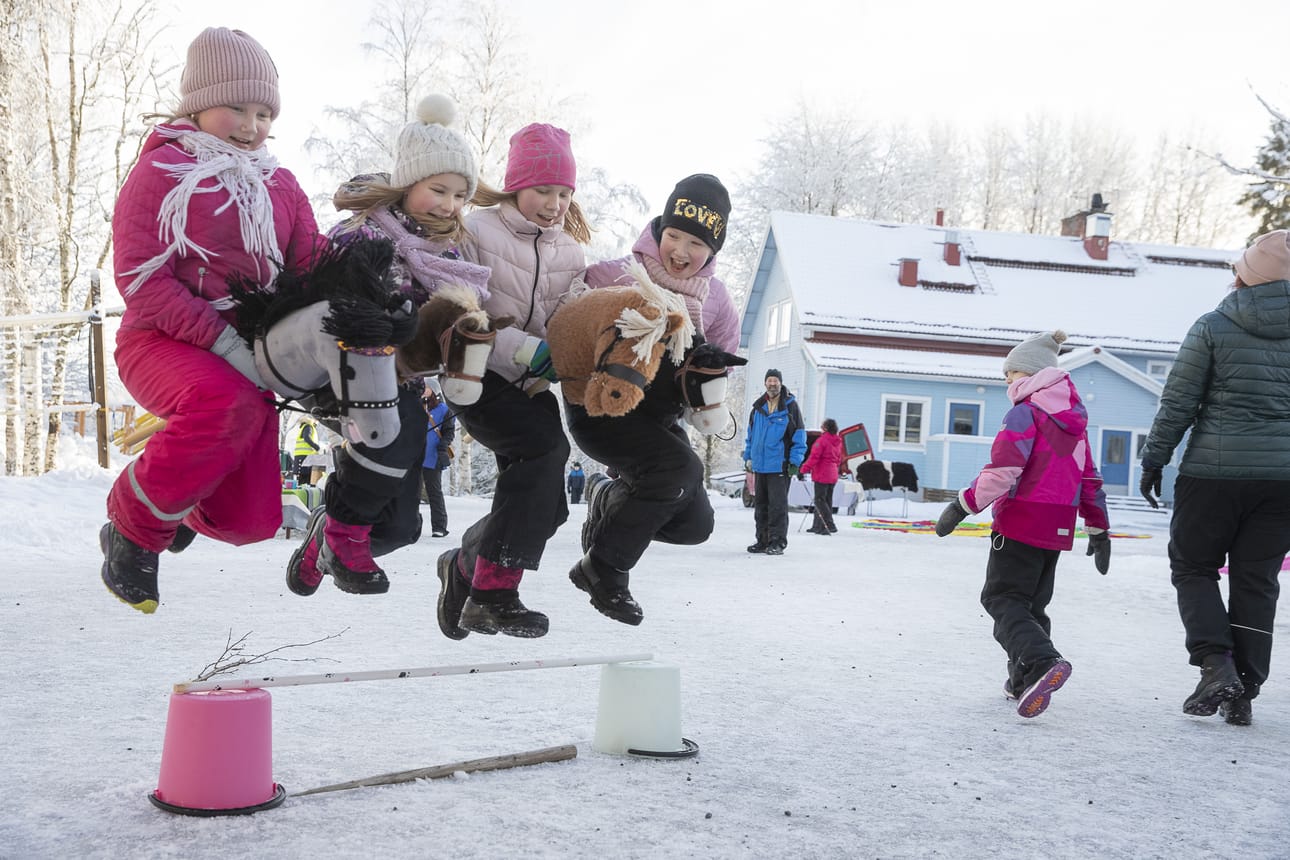 Lasten oikeuksiin kuuluu myös leikkiminen.
