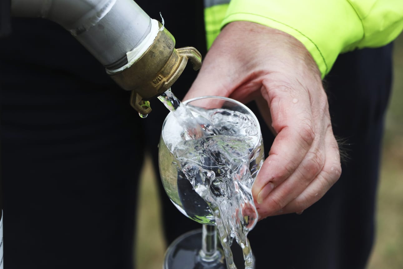Pudasjärvellä liki kaikissa talouksissa juodaan vesilaitoksen vettä.