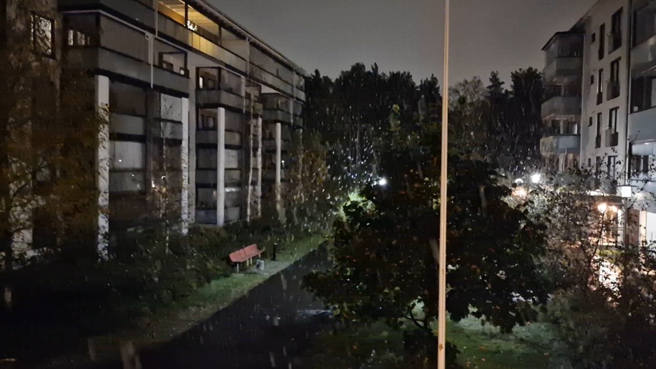 Oulu Välivainio. 7.10.2023.Lunta sataa