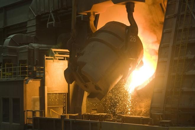Metallinkierrätyksessä jotkin säteilylähteet ovat vaarallisimmillaan silloin, jos niitä päätyy sulatukseen. Jos esimerkiksi alfasäteilevä amerikium pääsee valvonnan ohi, vaarana on aineen joutuminen hengitysteihin. KUVA: Katja Lehto