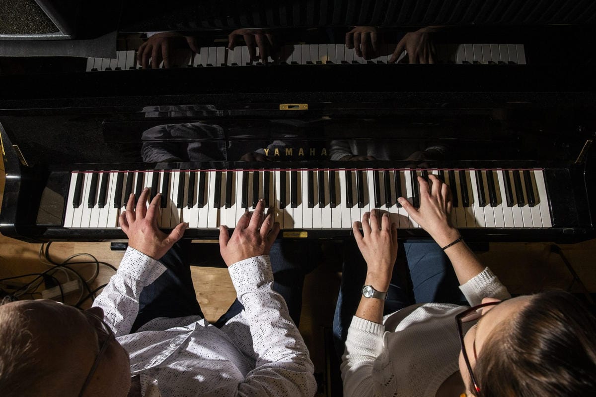 Esimerkiksi musiikkiterapiasta on osoitettu olevan apua masennuksen ja kroonisen kivun hoidossa sekä neurologisessa kuntoutuksessa. LEHTIKUVA / Hannu Rainamo