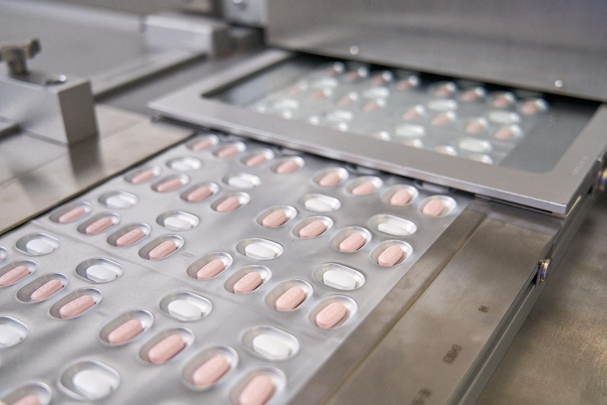 Sekä MSD:n että Pfizerin lääkkeet on tarkoitettu covid-19-tautiin jo sairastuneille. Kohteena ovat erityisesti riskiryhmät. LEHTIKUVA / AFP