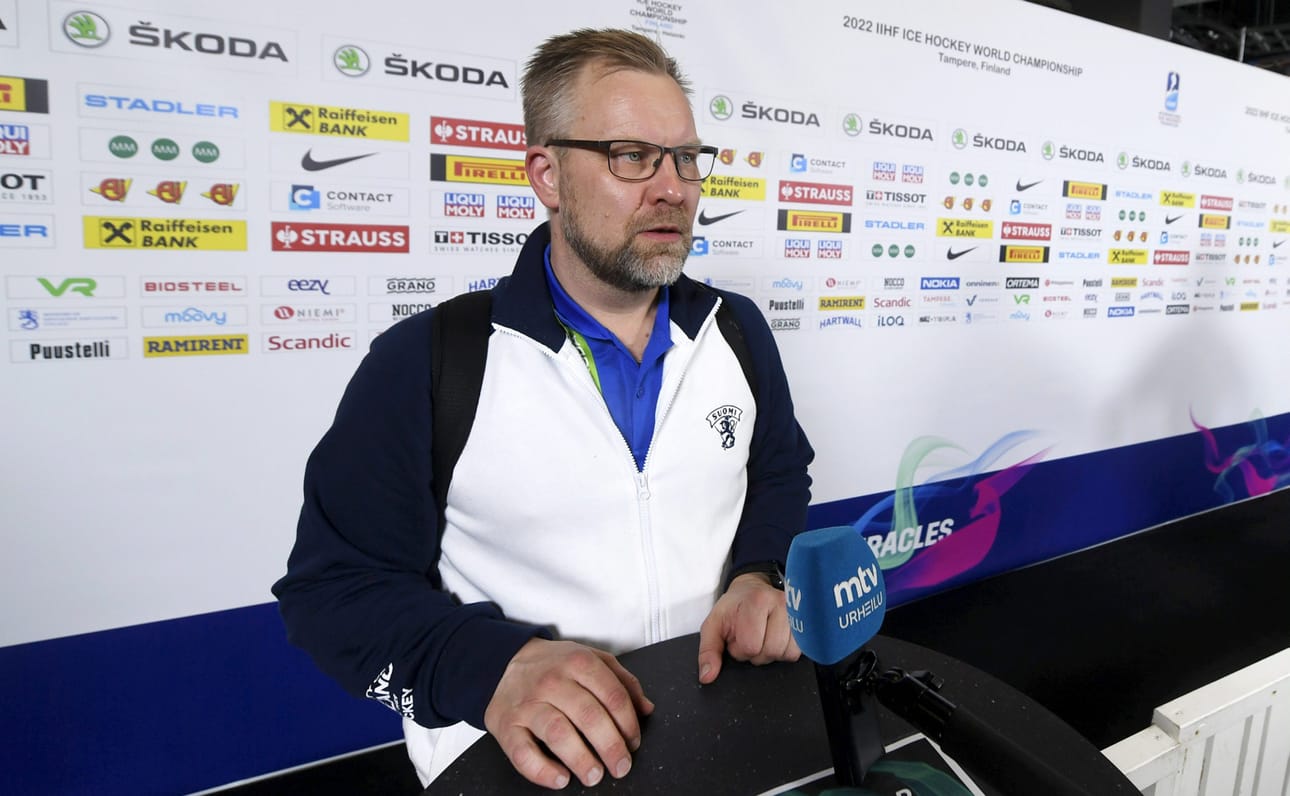 Mikko Manner on taas illalla Leijonien penkin takana.