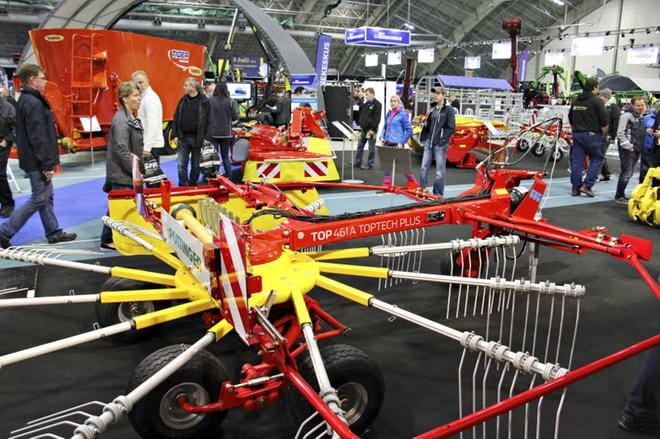 KoneAgriassa olivat mukana Suomen suurimmat koneliikkeet. Maatalouden heikosta tilanteesta ja sadosta huolimatta lauantaina päättynyt näyttely keräsi kolmen päivän aikana 15 000 kävijää. KUVAT: ARTO TAKALAMPI