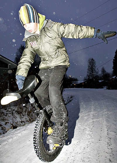 Severi Madetojan mukana pääsee sirkustunnelmaan vaikka keskellä maanantaista talvipäivää.