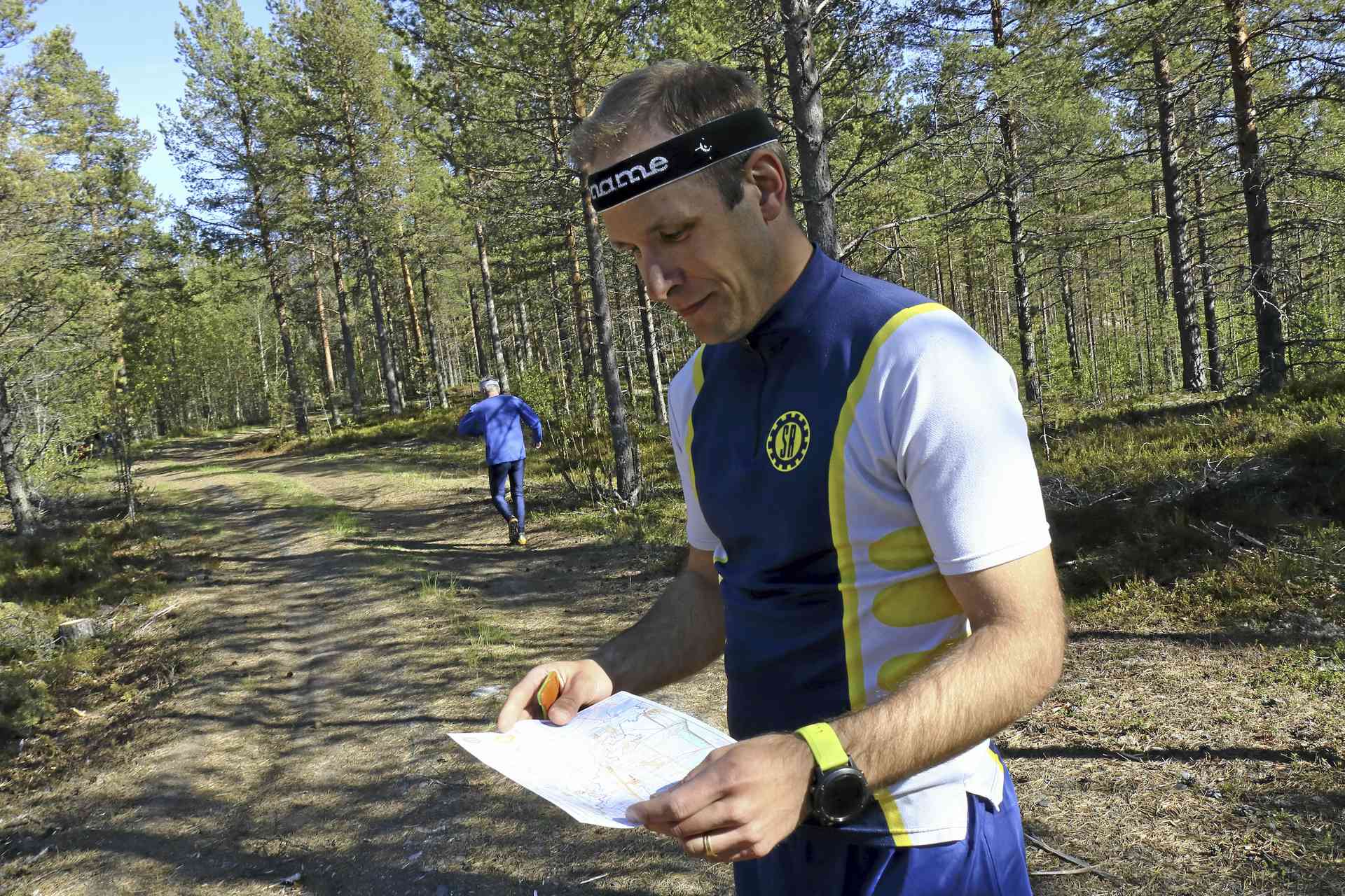 Saloisten Reippaan puheenjohtaja Petri Tuominen on aktiivinen suunnistaja. Tämä kuva on keskiviikon kuntorasteilta. Tuominen sijoittui lopulta A-radalla kuudenneksi.