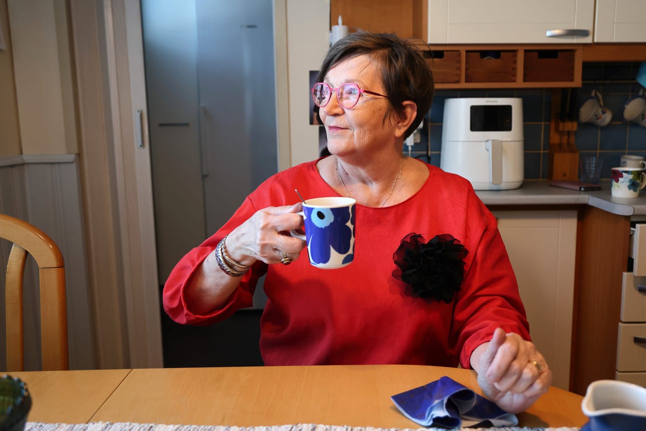 Satu Aho ajattelee, että hänestä on tullut sujuva kirjoittaja aktiivisen lukemisharrastuksen myötä. Etupäässä hän lukee elämäkertoja. – Onhan tämäkin teos oikeastaan elämäkerta, hän toteaa.