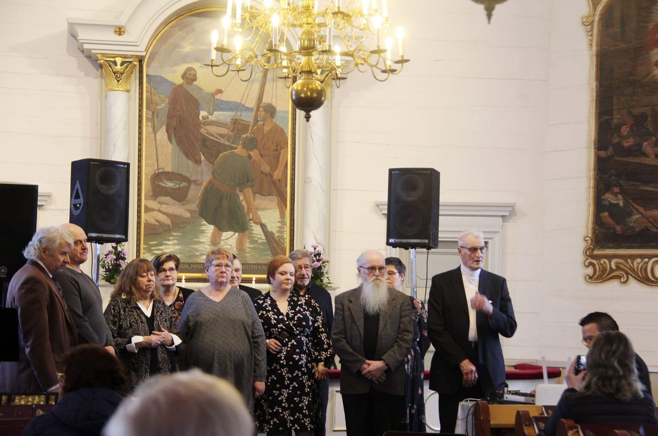 Oulaisten Karaokekerhon hengellisten laulujen konsertti pidettiin helmikuussa. Tuotto ohjattiin uusien urkujen hankintaprojektiin. Tilaisuudessa esiintyivät Erika Myllykangas, Mauri Hannus, Veikko Mäyrä, Unto Korpi, Markku Asikkala, Margit Jaara, Oili Kangasniemi, Jonna Partala, Arto Hintsala, Marjatta Ranta-Pitkänen, Pasi Ranta-Pitkänen, Jouni Kahilainen, Raimo Jokela ja Jukka Murtoperä.