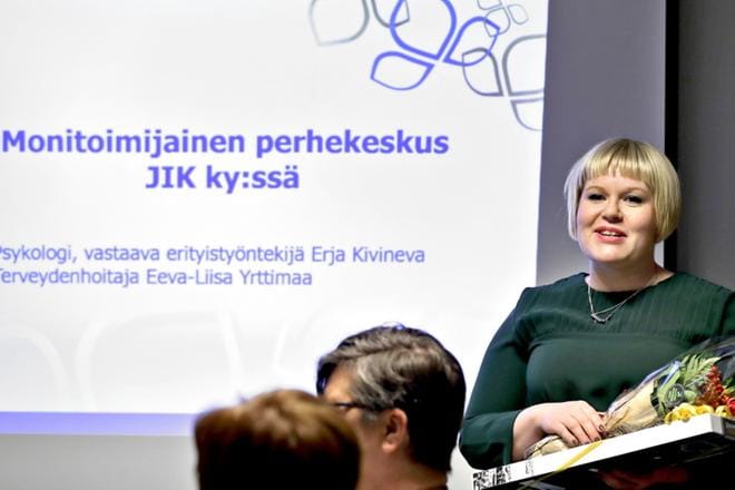 Perhe- ja peruspalveluministeri Annika Saarikko (kesk.) kiertää alkuviikon aikana Pohjanmaan kolmessa maakunnassa kartoittamassa tilannetta sote-valmisteluista. Maanantaina hän kävi Seinäjoella ja Kurikassa. Tiistaina on vuorossa Vaasa ja keskiviikkona Kokkola. KUVA: HEIKKI HAKANEN