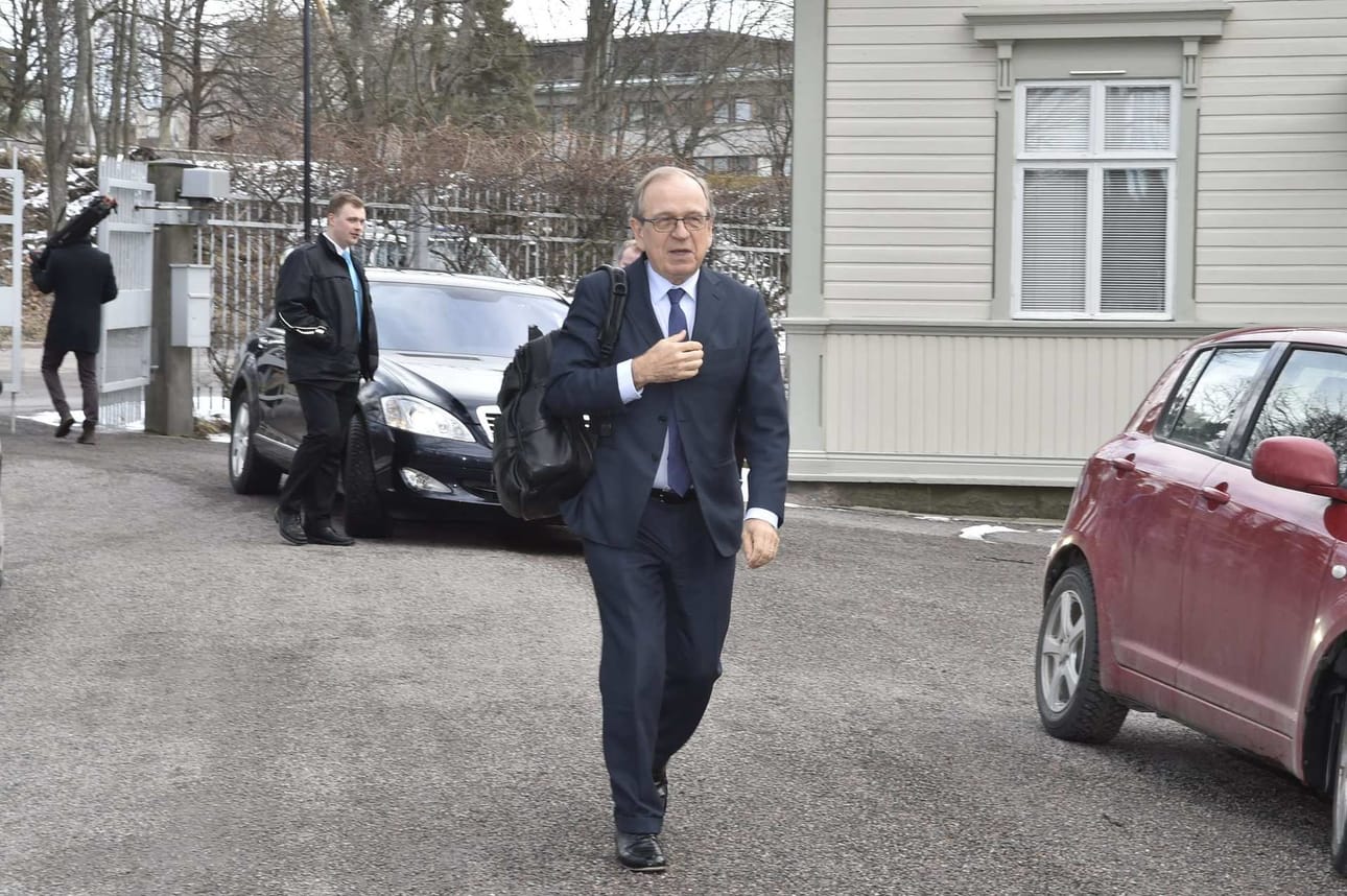 Suomen Pankin pääjohtaja Erkki Liikanen kiirehti Kesärantaan kertomaan talouden isosta kuvasta.