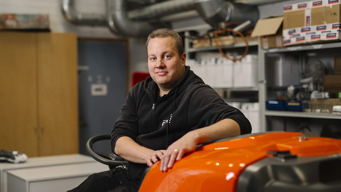 Ammatillisen erityisopettajan opinnot olivat nuoruudessaan sosiaalisia tilanteita vältelleelle Jari Suorsalle ennen kaikkea keino itsensä haastamiseen.