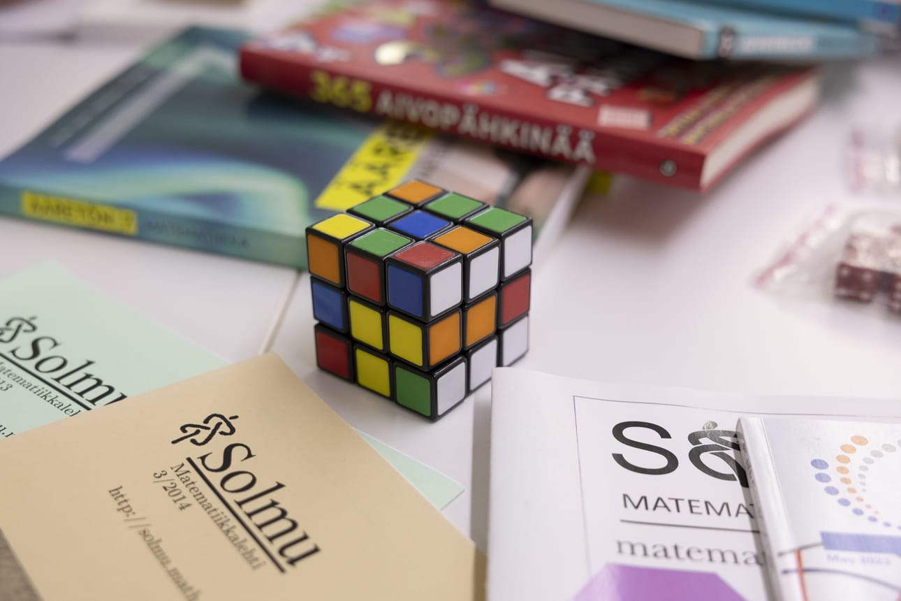 Kirjoittaja pohtii matematiikan suosiota ja merkitystä lapsille ja nuorille.