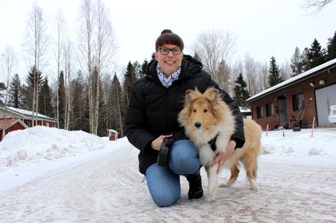 Nuka-pentua lenkittävä Tarja Parkatti ihmettelee, ettei Esperi caren uusi toimitusjohtaja ole ollut häneen missään yhteydessä. – He saisivat minulta tietoa hoivatyön ongelmakohdista. KUVA: LOTTA KALLIO