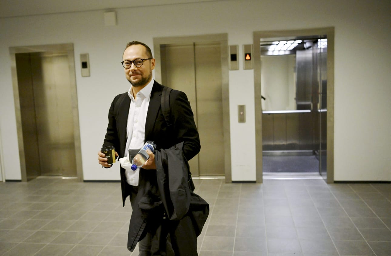 Helsingin Sanomien toimittaja Paavo Teittistä kuultiin todistajana Viestikoekeskus-uutisointia koskevassa oikeudenkäynnissä. LEHTIKUVA / Antti Aimo-Koivisto