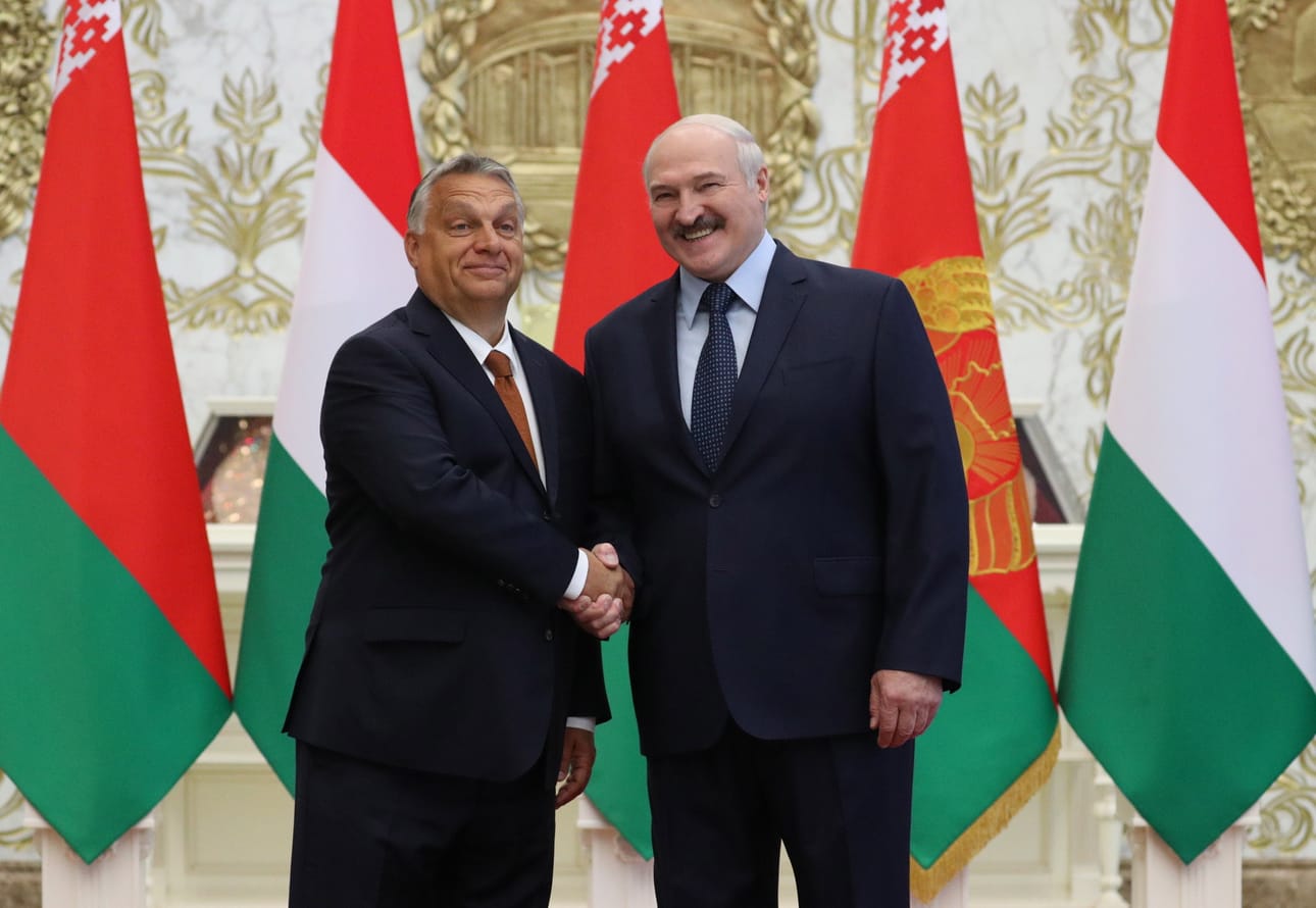 Itsevaltias Aleksandr Lukashenko on Euroopassa huonossa huudossa. Niin on monin paikoin myös Unkarin pääministeri Viktor Orbán, joka vieraili Minskissä 5. kesäkuuta.