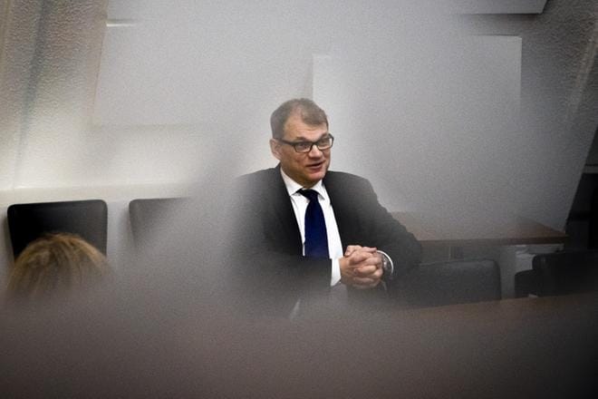 Pääministeri Juha Sipilä ilahtui suomalaisten innostumisesta satavuotisjuhlien järjestämiseen. – On etuoikeus olla pääministeri satavuotisjuhlavuonna, Sipilä sanoo osana Lännen Medialle antamaansa haastattelua. KUVA: Joel Maisalmi