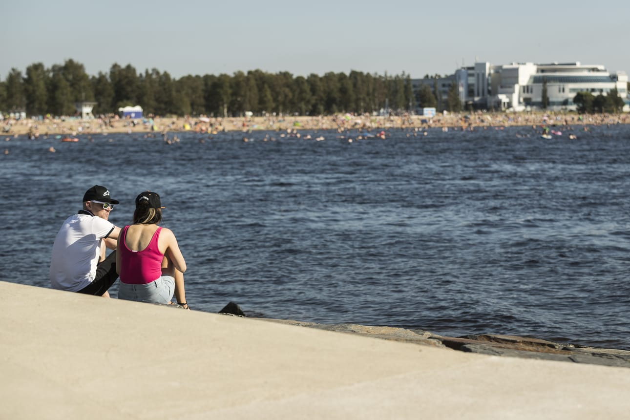 Lämpötilat nousevat juhannuksena Pohjois-Pohjanmaalla todennäköisesti lähelle hellelukemia, mutta viikon säästä ennustetaan epävakaata. Kuvituskuva.