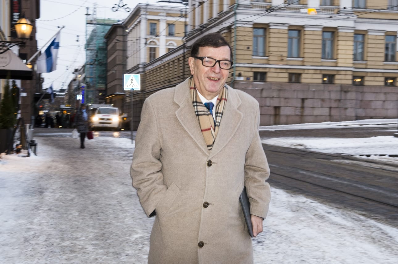 Europarlamentaarikko Paavo Väyrynen katsoo olevansa yhä keskustan jäsen. Hänen johtamansa Kansalaispuolue ei toimi kuntatasolla.