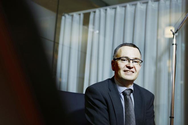 Tommi Toivola haluaisi joustavoittaa virastojen aukioloaikoja ja lupaprosesseja. KUVA: Marjo Koivumäki / EK