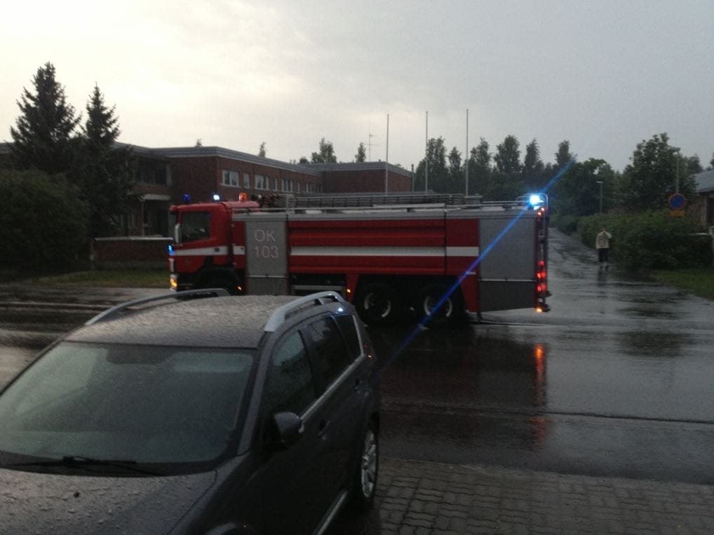 Salaman isku sai palokunnan paikalle Oulun Höyhtyällä maanantai-iltana.