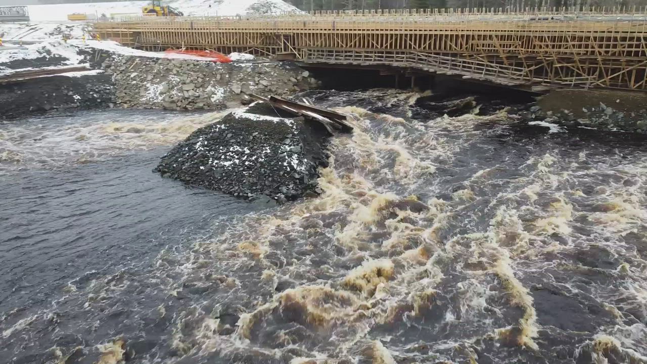 Kiiminkijoen siltatyömaa Haukiputaalla 25.10.2020