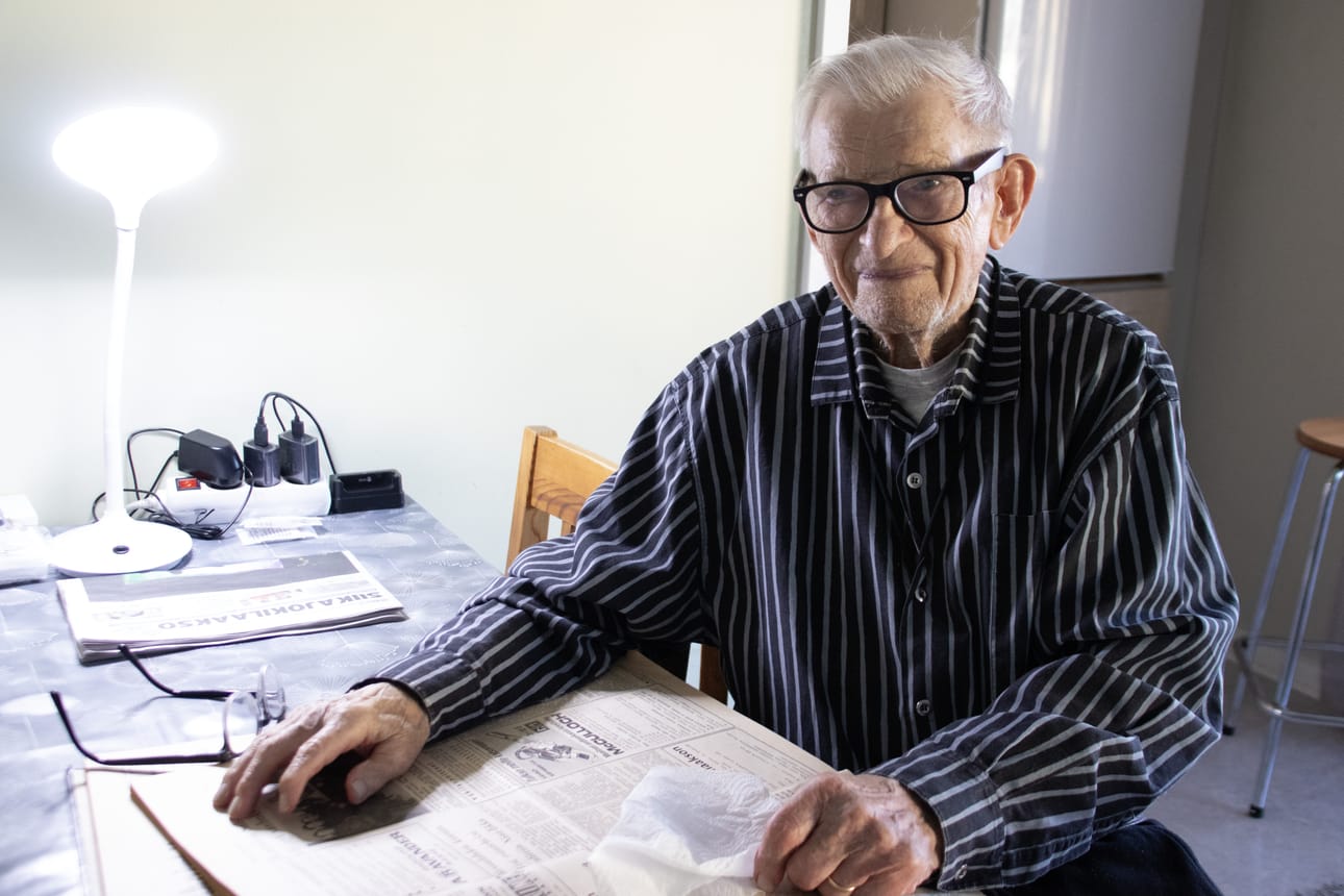 Eläkepäiviä Oulussa viettävä Reino Juntunen on vaikuttunut ensimmäisessä Siikajokilaaksossa julkaistusta artikkelista, jossa on kuva myös hänestä. Sittemmin hän oli pitkään Siikajokilaakson tilausten myyntiasiamies.