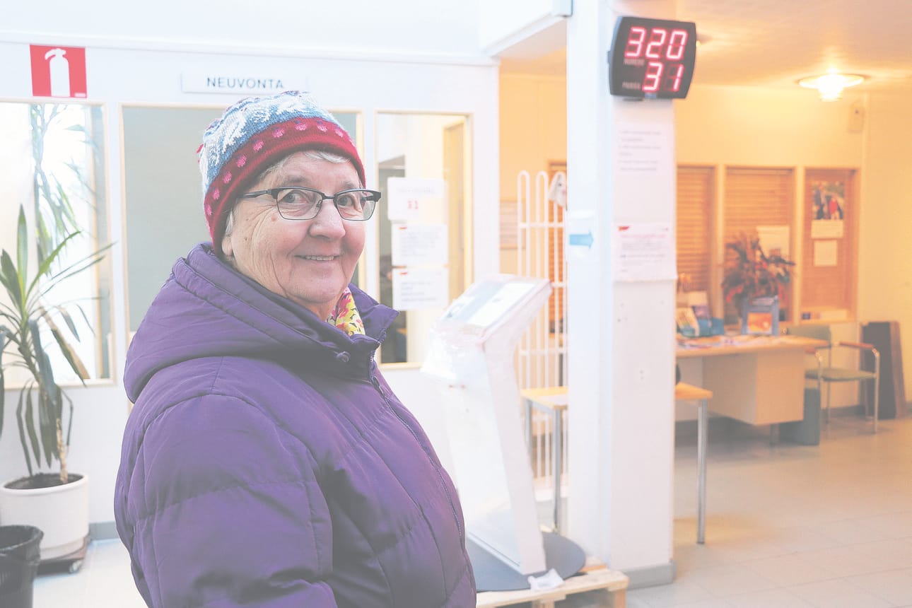 Lahja Kangastalon mukaan on varauduttava siihen, että Oulunsalon terveysasemalla voi joutua jonottamaan pitkäänkin.