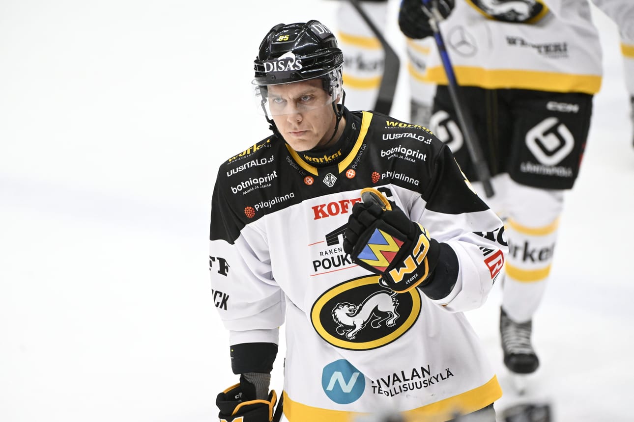 Atte Ohtamaa pukeutuu jatkossa JYPin pelipaitaan.