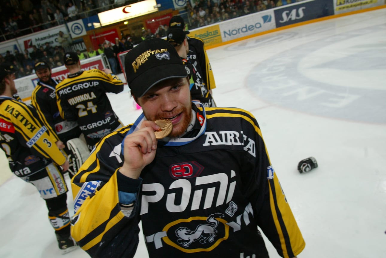 Ari Vallin on Raksilan yleisölle tuttu pelaaja. Keväällä 2004 hän ampui mestaruuden ratkaisseen jatkoaikamaalin TPS:n verkkoon.