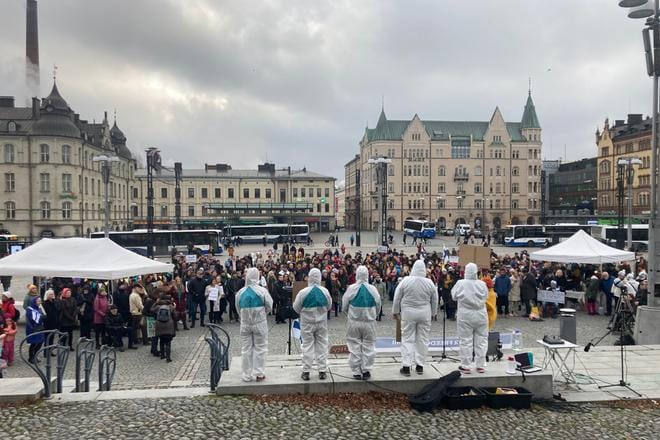 ”Police For Freedom” -liikkeen järjestämään marssiin ”ihmisyyden puolesta” osallistui 30. lokakuuta poliisin arvion mukaan noin 400 henkilöä.