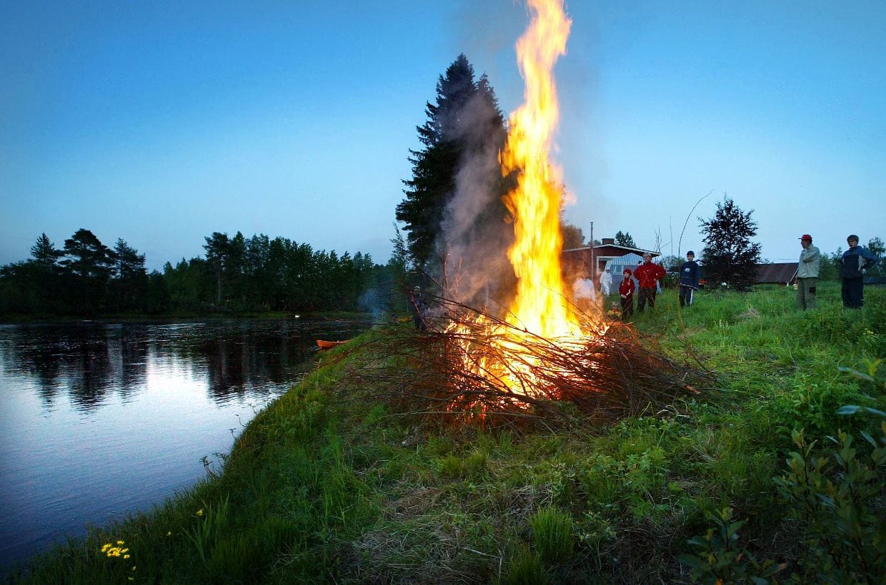 Kokko pitäisikin sytyttää juhannusaattona jo heti aamusta.