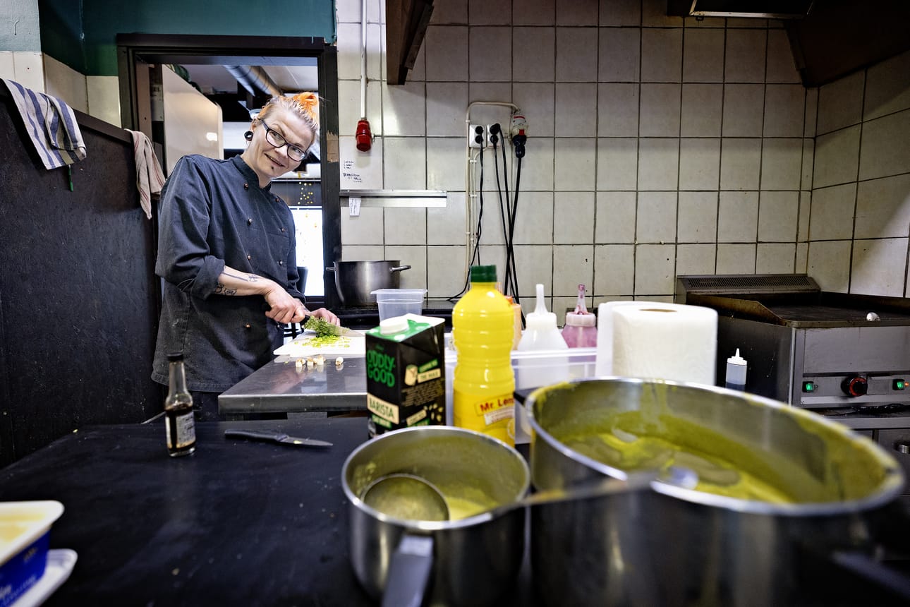 Laura Penttilä vastaa ravintolan ruokapuolesta.