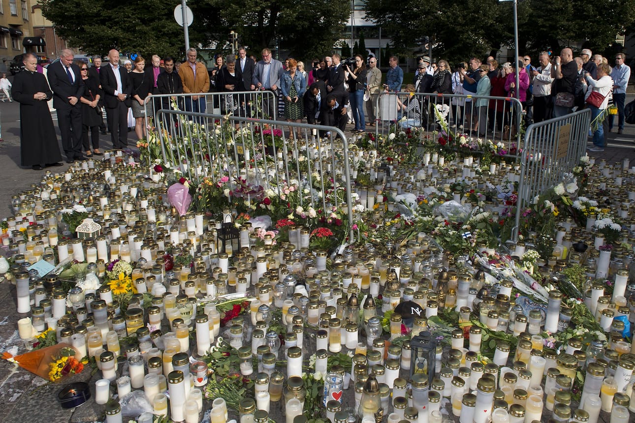 Esitutkinta Turun joukkopuukotuksesta on loppusuoralla. Poliisi pitää kiinni näkemyksestä, että kyse oli terroristisista teoista. Epäilty on myöntänyt murhat ja niiden yritykset, mutta kiistänyt niiden olleen terroristisessa tarkoituksessa tehtyjä.
