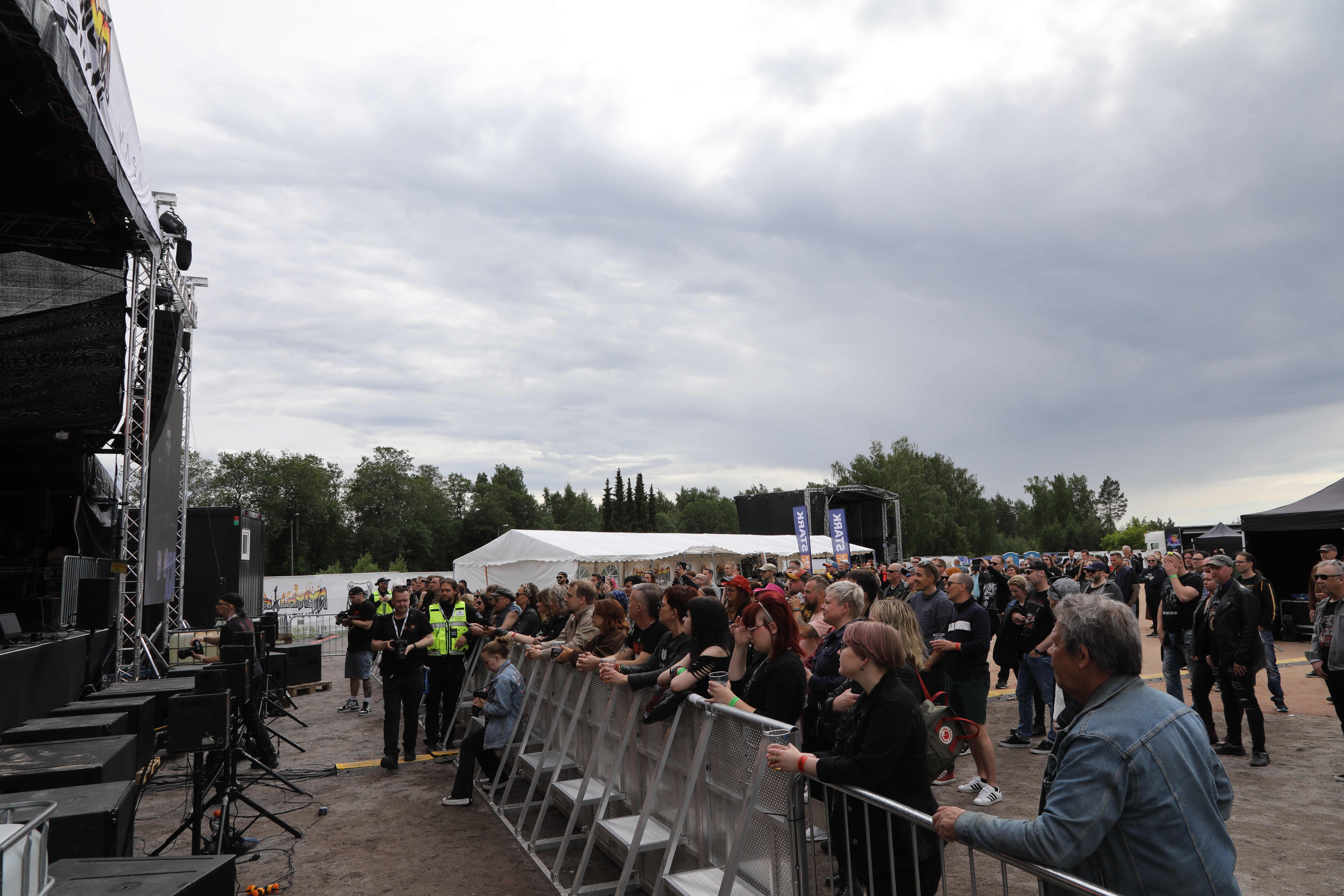 Lauantaina sää oli perjantaina selkeämpi ja lämpimämpi.
