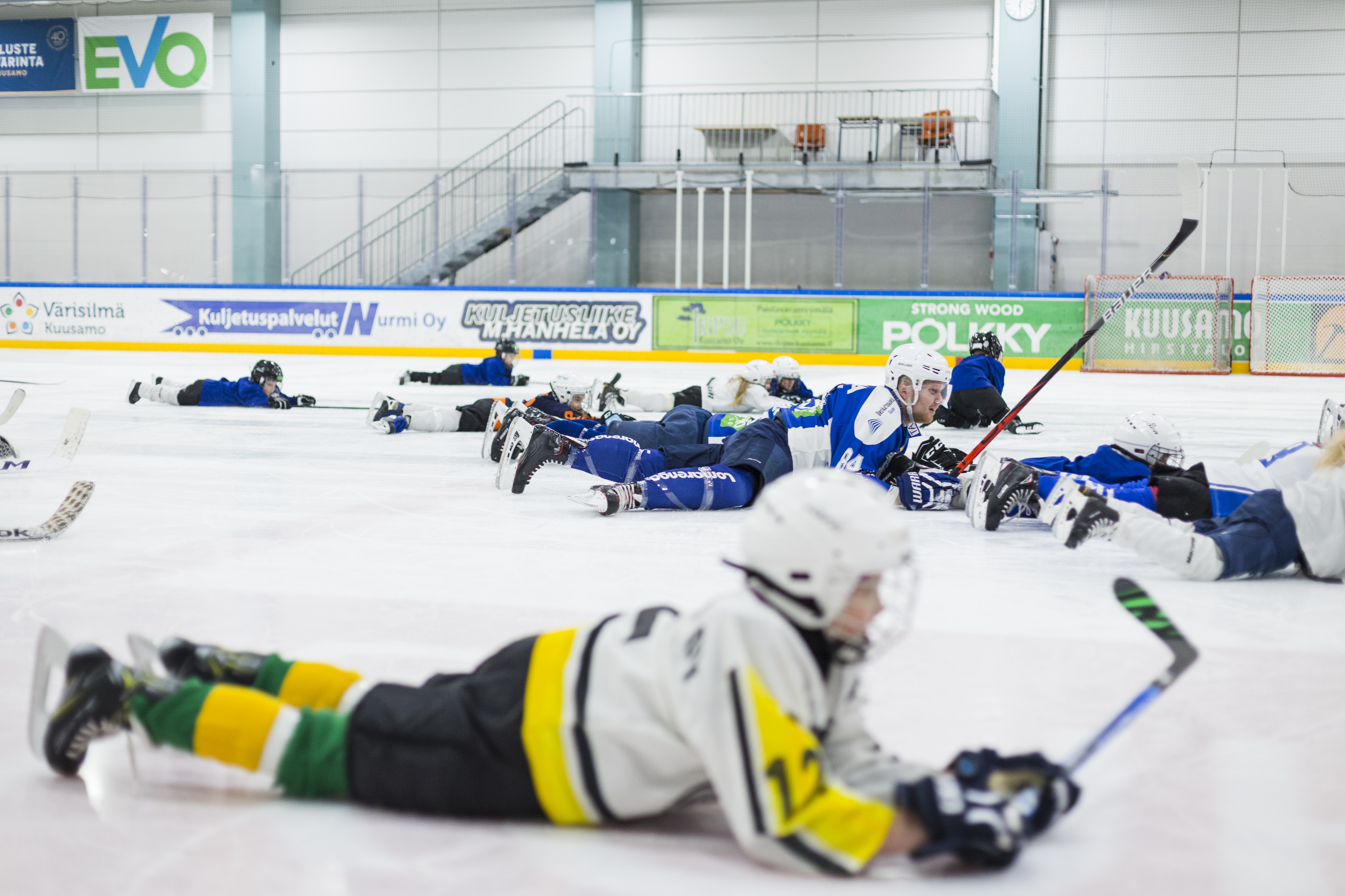 PaKan luistelukerhossa vietettiin naamiaisia ja kiekkokoulussa vierailivat edustusjoukkueen pelaajat.