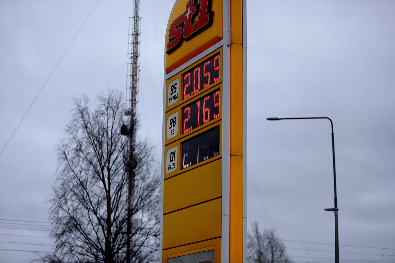 Korkeat hinnat hidastavat kotitalouksien ostovoiman ja kulutuksen vahvistumista.