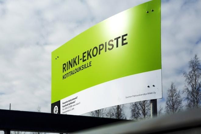 Pakkausjätteiden kierrätysvastuu keskittyy jatkossa enemmän niiden keräyksestä ja kierrätyksestä vastaavien tuottajayhteisöjen keräyspisteille eli Rinki -ekopisteille. Kuvituskuva.