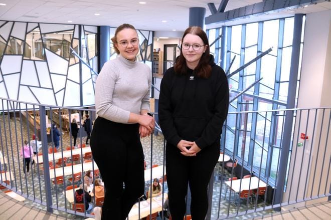 Elli Pulkkisesta tuli Kauhavan nuorisovaltuuston puheenjohtaja, kun Mikko Jaskari luopui kesken kauden muiden luottamustoimiensa takia. Sihteerin tehtävän sai Kaisa Teikari. KUVA: ANU NAHKALA
