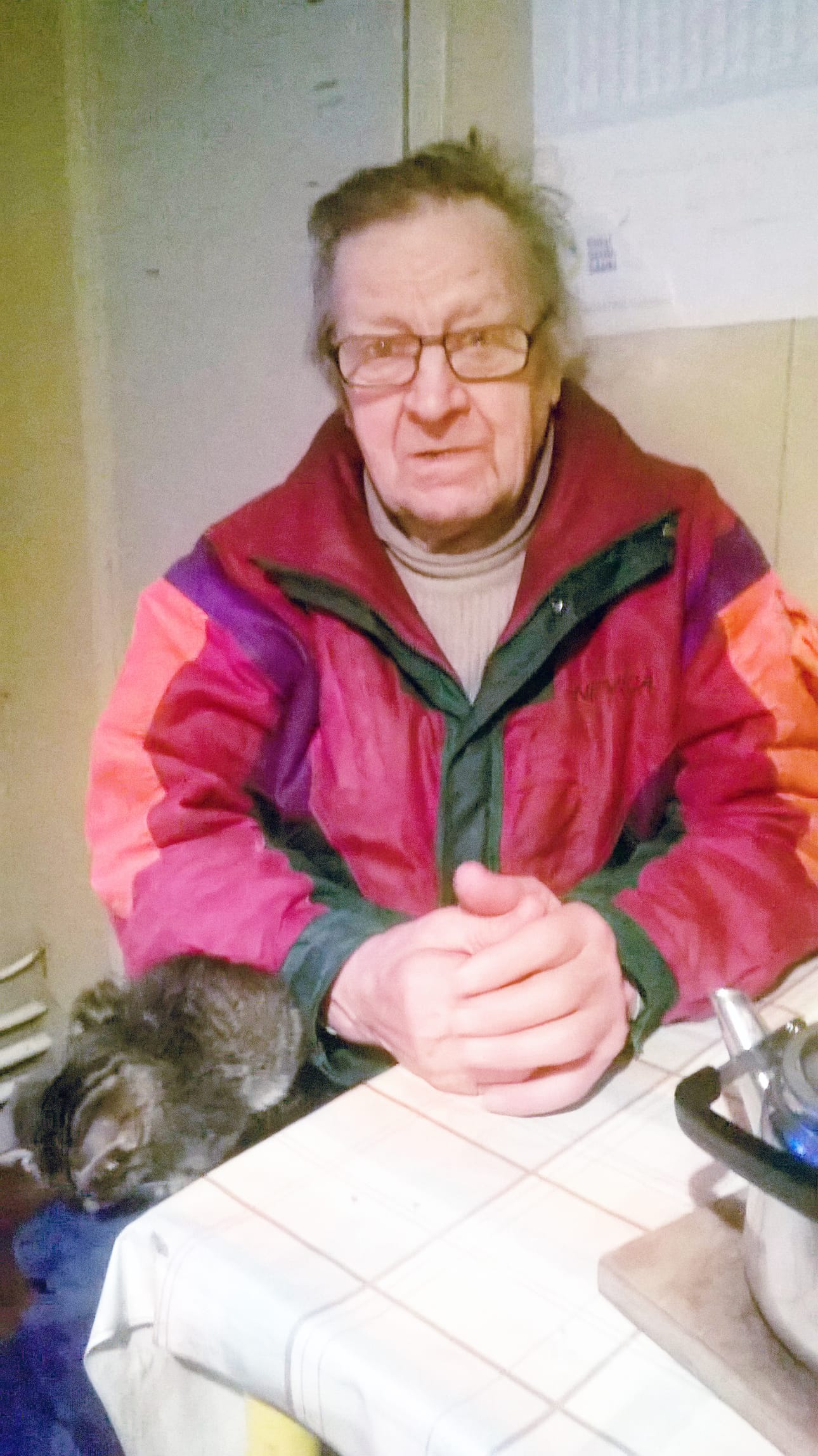 Raili Säkkinen oli jo lapsena eläinrakas. Karjakon työ oli hänelle kutsumustyö. Nyt hän hoitaa Oivan karjaa.