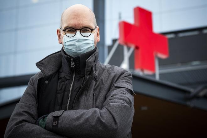 Vaasan kaupungin johtava ylilääkäri Heikki Kaukoranta harmittelee sitä, kuinka paljon uusia tartuntaketjuja Pohjanmaalla on todettu. Arkistokuva: Jarno Pellinen