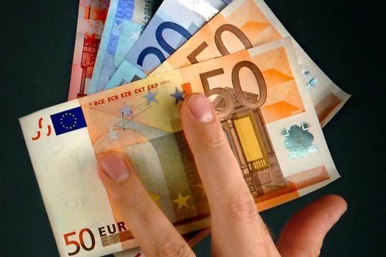 Eduskuntavaalien kustannukset voivat olla ehdokkaalle jopa kymmeniätuhansia euroja.