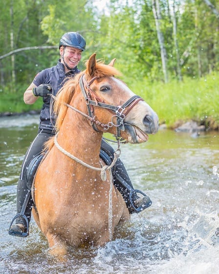 Meillä on tällä hetkellä meneillään yritysryhmähanke kesämatkailun edistämiseksi. Toiveissa on, että me yrittäjät saisimme yhdessä enemmän aikaiseksi”, kertoo Kittilän Sirkassa toimivan Polar Lights Tours -yrityksen yrittäjä Päivi Hiukka.