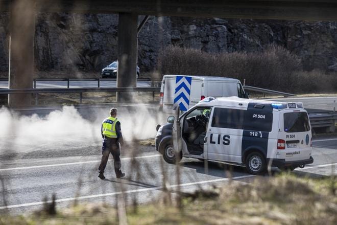 Poliisi oli pysäyttänyt liikenteen lauantaina Lempäälässä alueelta, jossa oli sattunut ampumavälikohtaus. KUVA: Satumaari Ventelä