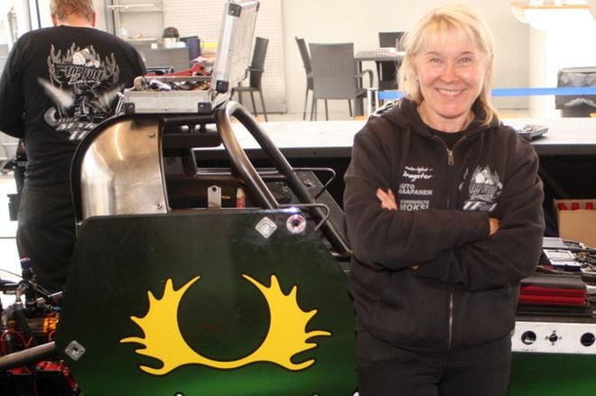 Suomalaisen kiihdytysautoilun ylpeys ja hallitseva Euroopan mestari Anita Mäkelä vierailee kesällä tiimeineen jopa kahdesti Kauhavalla. KUVA: VESA RAUHALA