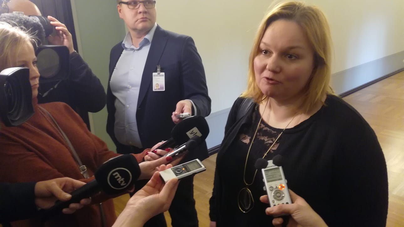 ¿Talon sisäisiä asiantuntijoita voidaan kuulla. Maanantaiksi on pyydetty perustuslakivaliokunnan neuvokset sekä valiokunnan puheenjohtaja sosiaali- ja terveysvaliokunnan kokoukseen kuultavaksi, Krista Kiuru kertoo. Arkistokuva.