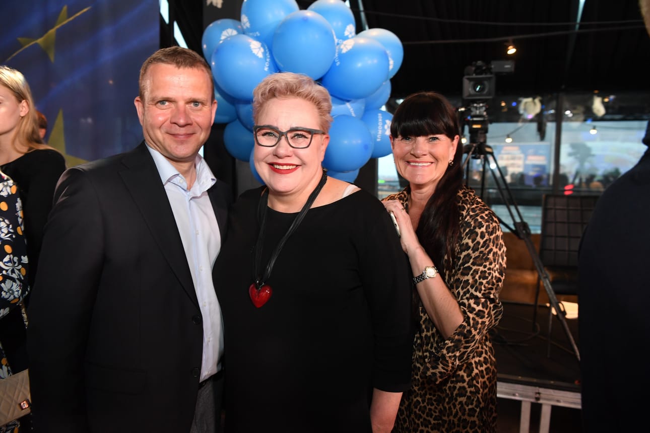Tämä antaa viestin siitä, että ilmastonmuutos halutaan ratkaista ja ongelmiin tarttua. Ja myös reilumpaa Eurooppaa halutaan, kokoomuksesta eniten ääniä saanut Sirpa Pietikäinen sanoi vaalituloksesta. Myös kokoomuksen puheenjohtaja Petteri Orpo oli iloinen tuloksesta.